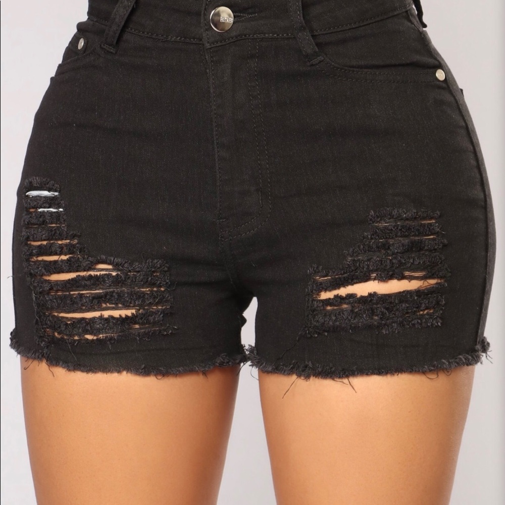 Fashion Nova (Kristina Distressed Denim Shorts )